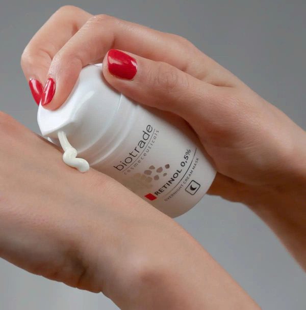 Mặt nạ dưỡng da mềm mịn, căng bóng Biotrade Retinol 0,5% Overnight Cream Mask - Hình ảnh 2